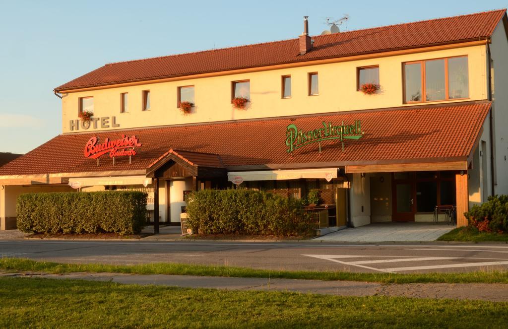 Hotel & Restaurant Signal Pardubice Exterior photo